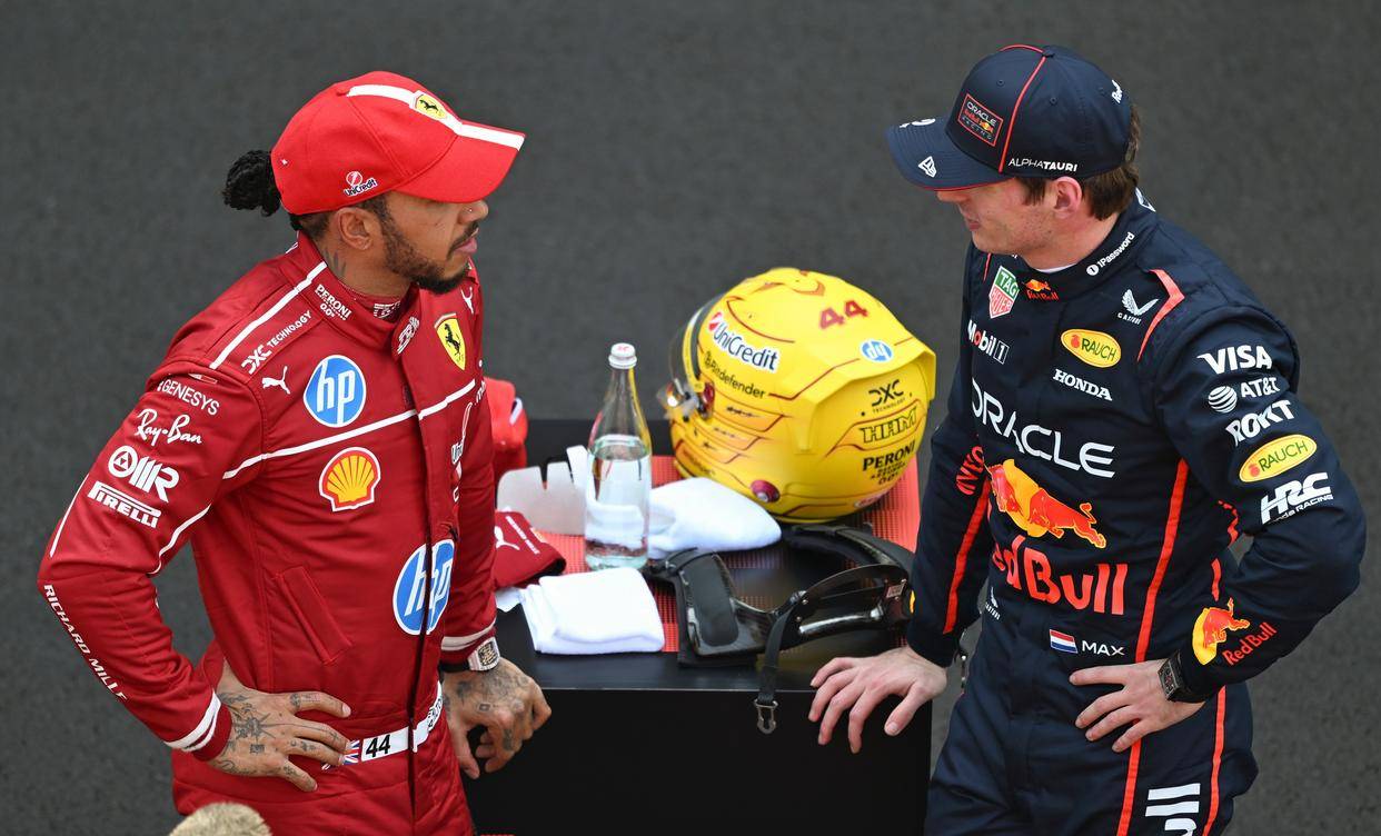 F1车队轻松击败中国女排晋级半决赛，竞技爆发！